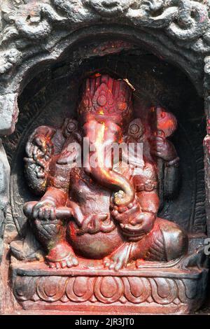 Rot gemalter Lord Ganesha in Kathmandu während des Festivals Stockfoto