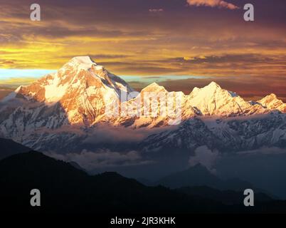 Mount Dhaulagiri, Abendansicht von Mount Dhaulagiri, Himalaya, Nepal Stockfoto