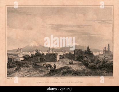 Historische Lithographie aus dem 19.. Jahrhundert der Stadt Puebla (Puebla de Los Angeles) mit schneebedeckten Gipfeln der Vulkane Popocatepetl und Iztaccihuatl in der Ferne, Puebla, Mexiko. Zwischen 1830 und 1850. Stockfoto