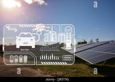 Eco Green Energy Technology Transport. Sonnenkollektoren an sonnigen Tag mit Umwelt Icons zum Laden von Elektroauto Strom oder EV Auto, Photovoltaik Altern Stockfoto