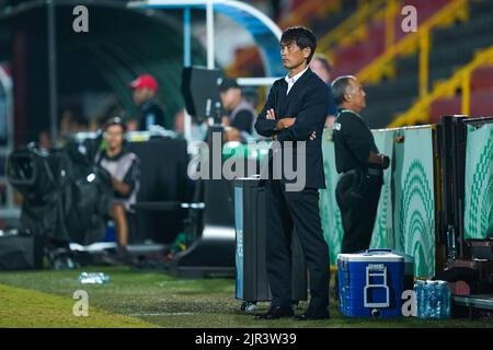 Alajuela, Costa Rica. 21. August 2022. Alajuela, Costa Rica, August 21. 2022: Cheftrainer von Japan Futoshi Ikeda während der FIFA U20 Frauen-Weltmeisterschaft Costa Rica 2022 Viertelfinale Fußballspiel zwischen Japan und Frankreich bei Morera Soto in Alajuela, Costa Rica. (Daniela Porcelli/SPP) Quelle: SPP Sport Press Foto. /Alamy Live News Stockfoto