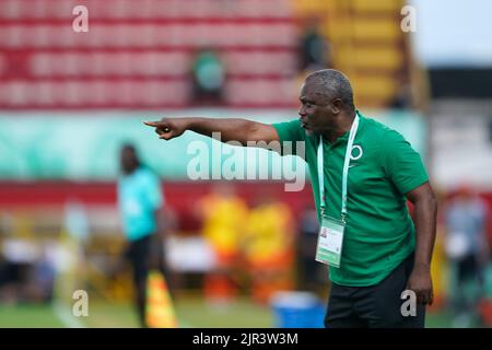 Alajuela, Costa Rica. 21. August 2022. Alajuela, Costa Rica, August 21. 2022: Headcoach von Nigeria Christopher Musa Gesten während der FIFA U20 Womens World Cup Costa Rica 2022 Viertelfinale Fußballspiel zwischen Nigeria und den Niederlanden in Morera Soto in Alajuela, Costa Rica. (Daniela Porcelli/SPP) Quelle: SPP Sport Press Foto. /Alamy Live News Stockfoto