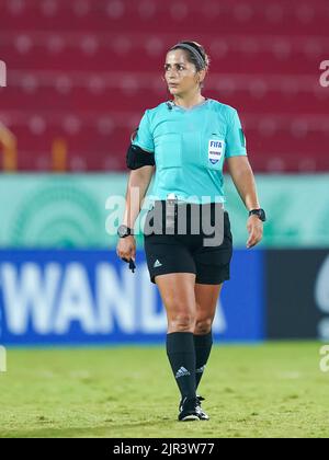 Alajuela, Costa Rica. 21. August 2022. Alajuela, Costa Rica, August 21. 2022: Schiedsrichterin Marianela Araya (CRC) während der FIFA U20 Frauen-Weltmeisterschaft Costa Rica 2022 Viertelfinale Fußballspiel zwischen Nigeria und den Niederlanden bei Morera Soto in Alajuela, Costa Rica. (Daniela Porcelli/SPP) Quelle: SPP Sport Press Foto. /Alamy Live News Stockfoto