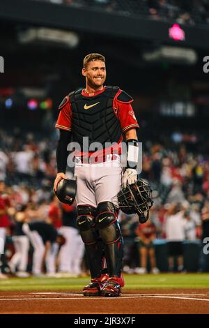 Arizona Diamondbacks Catcher Carson Kelly (18) steht vor der Nationalhymne vor einem MLB-Baseballspiel zwischen dem Arizona Diamo auf der Heimplatte Stockfoto