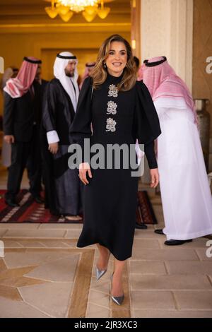 Die jordanische Königin Rania Al Abdullah nimmt am 17. August 2022 an der Verlobungszeremonie ihres Sohnes, Kronprinz Hussein (oder Al Hussein) bin Abdullah II, in Rajwa Al Saif in Riad, Saudi-Arabien, Teil. Foto von Balkis Press/ABACAPRESS.COM Stockfoto