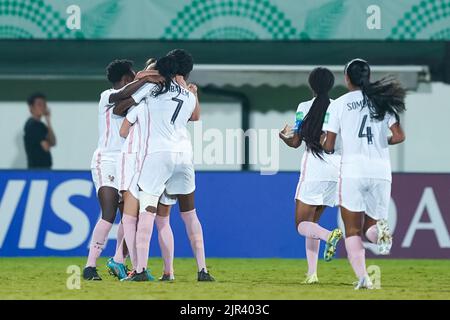 Alajuela, Costa Rica. 21. August 2022. Alajuela, Costa Rica, August 21. 2022: Megane Hoeltzel (20 Frankreich) feiert, nachdem sie beim FIFA U20 Womens World Cup Costa Rica 2022 in Alajuela, Costa Rica, das dritte Tor ihrer Mannschaft mit Teamkollegen erzielt hat. (Daniela Porcelli/SPP) Quelle: SPP Sport Press Foto. /Alamy Live News Stockfoto