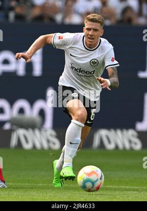 21. August 2022, Hessen, Frankfurt/Main: Fußball: Bundesliga, Eintracht Frankfurt - 1. FC Köln, Matchday 3, Deutsche Bank Park. Kristijan Jakic in Frankfurt in Aktion. Foto: Arne Dedert/dpa - WICHTIGER HINWEIS: Gemäß den Anforderungen der DFL Deutsche Fußball Liga und des DFB Deutscher Fußball-Bund ist es untersagt, im Stadion und/oder vom Spiel aufgenommene Fotos in Form von Sequenzbildern und/oder videoähnlichen Fotoserien zu verwenden oder zu verwenden. Stockfoto