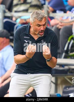 Thomas Reis, Cheftrainer, Trainer Bochum im Spiel VFL BOCHUM - FC BAYERN MÜNCHEN 0-7 1.Deutsche Fußballliga am 21. August 2022 in Bochum, Deutschland. Saison 2022/2023, Spieltag 3, 1.Bundesliga, FCB, München, 3.Spieltag © Peter Schatz / Alamy Live News - die DFL-VORSCHRIFTEN VERBIETEN DIE VERWENDUNG VON FOTOGRAFIEN als BILDSEQUENZEN und/oder QUASI-VIDEO - Stockfoto