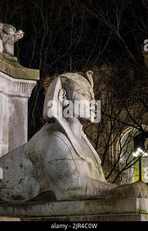 Frankreich. Paris (75) (1. Bezirk). Der Palmenbrunnen (oder Chatelet-Brunnen), Chatelet-Platz. Einer der 4 Sphinxes, die von Henri-Alfred Jacq modelliert wurden Stockfoto