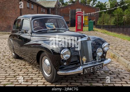 Sunbeam-Talbot 90 Klassikwagen, aufgenommen als HDR-Bild im August 2022 in Heshire. Stockfoto