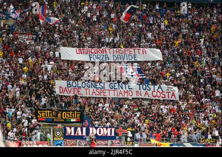 Bologna, Italien. 21. August 2022. FC Bologna Fans halten Zeichen für 'Davide' während Bologna FC vs Hellas Verona, italienische Fußballserie A Spiel in Bologna, Italien, August 21 2022 Quelle: Independent Photo Agency/Alamy Live News Stockfoto
