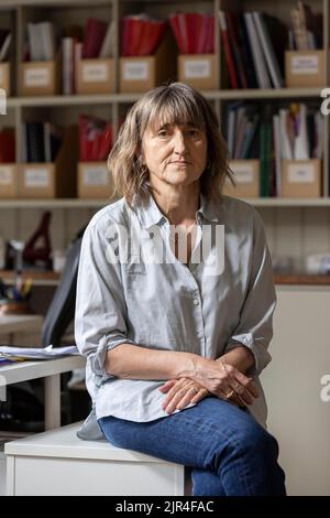 Baroness Beeban Kidron gab eine 30-jährige Karriere als erfolgreiche Hollywood-Filmregisseurin auf, um sich für den Schutz von Kindern vor Online-Schäden zu einsetzen. 04/08/22 Stockfoto