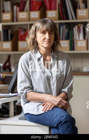 Baroness Beeban Kidron gab eine 30-jährige Karriere als erfolgreiche Hollywood-Filmregisseurin auf, um sich für den Schutz von Kindern vor Online-Schäden zu einsetzen. 04/08/22 Stockfoto