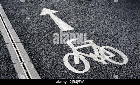 Fahrradsymbol mit Fahrradspuren Stockfoto