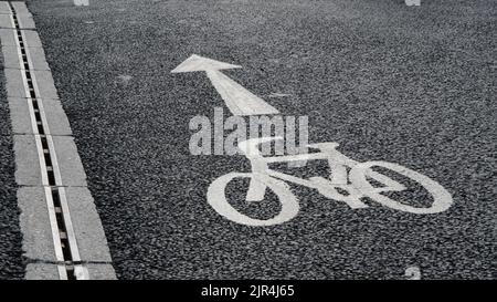 Fahrradsymbol mit Fahrradspuren Stockfoto