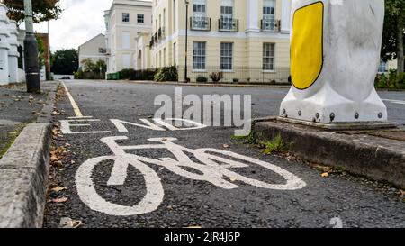 Fahrradsymbol mit Fahrradspuren Stockfoto