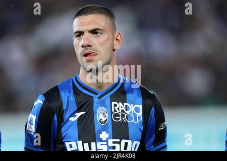 Bergamo, Italien . 21. August 2022, Merih Demiral von Atalanta BC schaut auf während der Serie A Spiel zwischen Atalanta BC und AC Mailand im Gewiss Stadium am 21. August 2022 in Bergamo, Italien . Stockfoto