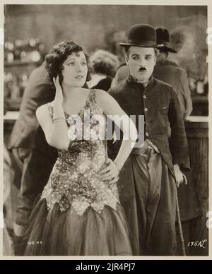 Charlie Chaplin in The Gold Rush (United Artists) 1925, Stummfilm. Filmszene mit Charlie Chaplin und Georgia Hale. Stockfoto