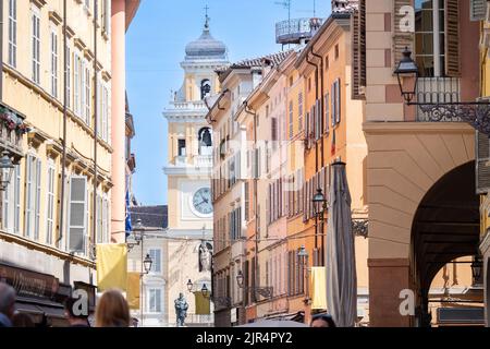 Stadtzentrum von Parma, Via Farini und Hauptplatz: Piazza Garibaldi, Italien. Stockfoto