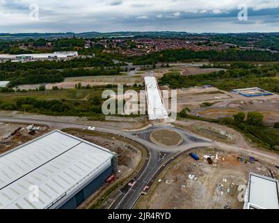 Etruira Valley Link Road und Wolstanton Retail Park, aus der Luft, Luftdrohne Stockfoto