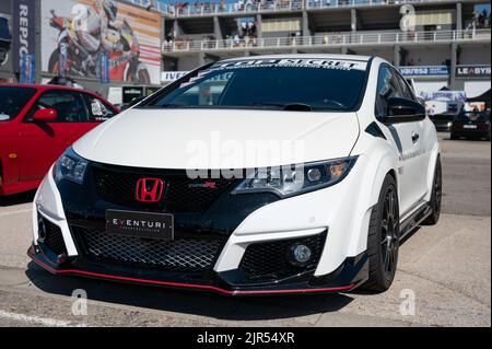 Ein japanischer Sportwagen Honda Civic FK2 Type-R auf der Straße Stockfoto