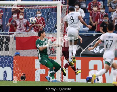 Saitama, Japan. 22. August 2022. Der Südkoreaner Jeonbuk Hyundai Motors Gustavo führt am Samstag, den 20. August 2022, bei einem Viertelfinale der AFC Champions League im Saitama 2002-Stadion in Saitama, einem Vorort von Tokio, den Ball ins Tor des japanischen Fußballs Vissel Kobe. Jeonbuk besiegte Kobe 3-1. Quelle: Yoshio Tsunoda/AFLO/Alamy Live News Stockfoto