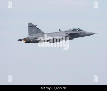 Der ungarische Saab Gripen fliegt beim Royal International Air Tattoo 2022 Stockfoto