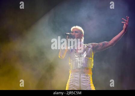 Civitavecchia, Italien. 20. August 2022. Achille Lauro im Konzert von Achille Lauro Superstar - Electric Orchestra Tour bei der Civitavecchia Summer Festival Show am 20. August 2022 in Civitavecchia. (Foto: Roberto Bettacchi/Pacific Press) Quelle: Pacific Press Media Production Corp./Alamy Live News Stockfoto