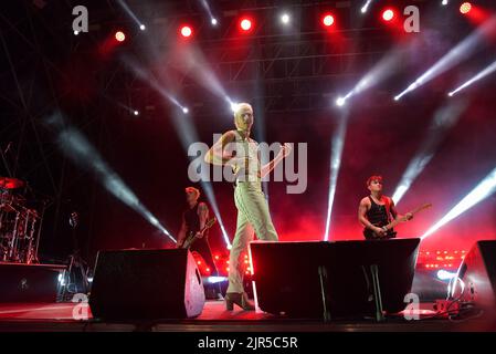 Civitavecchia, Italien. 20. August 2022. Achille Lauro im Konzert von Achille Lauro Superstar - Electric Orchestra Tour bei der Civitavecchia Summer Festival Show am 20. August 2022 in Civitavecchia. (Foto: Roberto Bettacchi/Pacific Press) Quelle: Pacific Press Media Production Corp./Alamy Live News Stockfoto