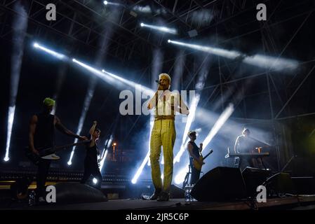Civitavecchia, Italien. 20. August 2022. Achille Lauro im Konzert von Achille Lauro Superstar - Electric Orchestra Tour bei der Civitavecchia Summer Festival Show am 20. August 2022 in Civitavecchia. (Foto: Roberto Bettacchi/Pacific Press) Quelle: Pacific Press Media Production Corp./Alamy Live News Stockfoto