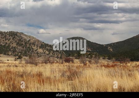 Die Sturmwolken Rollen über den Rocky Mountain im Nationalpark Stockfoto