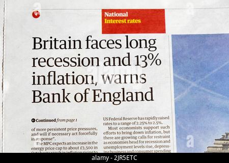 „Großbritannien steht vor einer langen Rezession und einer Inflation von 13 %“, warnt die Zeitung The Bank of England, Headline Financial article 5. August 2022 London England Großbritannien Stockfoto