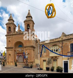 Die Pfarrkirche unserer Lieben Frau von Pompei befindet sich am Meer des beliebten Fischerdorfes Marsaxlokk. Die Kirche wurde 1890 erbaut. Stockfoto