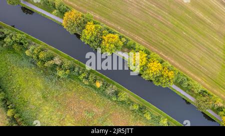 canal Dessel Schoten Luftbild in Rijkevorsel, kempen, Belgien, zeigt die Wasserstraße in der natürlichen grünen Agrarlandschaft. Hochwertige Fotos. Hochwertige Fotos Stockfoto