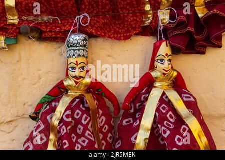 Die traditionellen Puppets auf der Roadside for the Sale, Jaisalmer, Rajasthan, Indien. Stockfoto