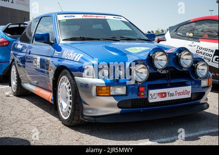 Eine klassische Ford Escort RS Cosworth Rallye-Ausgabe der fünften Generation auf einer Ausstellung Stockfoto