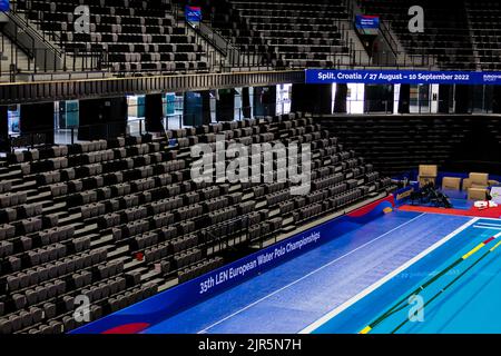 Split, Kroatien, 22. August 2022. Allgemeiner Blick in die Spaladium Arena in Split, Kroatien, am 22. August 2022. Die len European Water Polo Championships 35. werden vom 29. August bis 10. September 2022 in der Spaladium Arena in Split, Kroatien, ausgetragen. Foto: Miroslav Lelas/PIXSELL Credit: Pixsell Foto- und Videoagentur/Alamy Live News Stockfoto