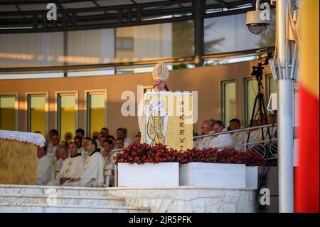 Luigi Pezzuto, Apostolischer Nuntius in Bosnien und Herzegowina und Montenegro, hielt eine Predigt bei der heiligen Messe während des Mladifest 2021 in Medjugorje. Stockfoto