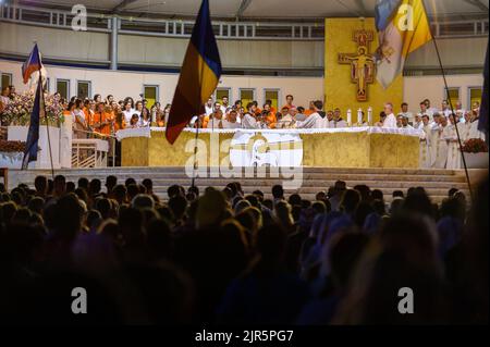 Heilige Messe unter dem Vorsitz von Luigi Pezzuto, Apostolischer Nuntius in Bosnien und Herzegowina und Montenegro während des Mladifestes in Medjugorje. Stockfoto