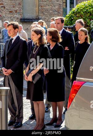 Prinz Philippe und Prinzessin Laetitia Rolin de Linge Prinzessin Yolande de Linge und Paul Weingarten Prinzessin Elisabeth de Ligne und Baron Baudouin Gilles de Pelichy kommen am 22. August 2022 zur Beerdigung von Prinz Wauthier de Ligne (10-07-1952/15-08-2022) in der eglise Saint-Pierre in Belil an, Er war der erste Cousin des Großherzogs von Luxemburg Foto: Albert Nieboer/Niederlande OUT/Point de Vue OUT Stockfoto