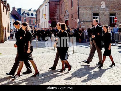 Prinz Philippe und Prinzessin Laetitia Rolin de Linge Prinzessin Yolande de Linge und Paul Weingarten Prinzessin Elisabeth de Ligne und Baron Baudouin Gilles de Pelichy kommen am 22. August 2022 zur Beerdigung von Prinz Wauthier de Ligne (10-07-1952/15-08-2022) in der eglise Saint-Pierre in Belil an, Er war der erste Cousin des Großherzogs von Luxemburg Foto: Albert Nieboer/Niederlande OUT/Point de Vue OUT Stockfoto