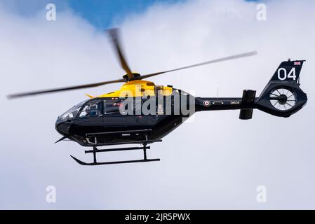 RAF, DHFS - Defence Helicopter Flying School - Airbus Helicopters H-135 Juno HT1 Hubschrauber am Flughafen London Southend mit Red 10 Airshow Kommentator Stockfoto