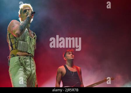 Civitavecchia, Italien. 20. August 2022. Achille Lauro im Konzert von Achille Lauro Superstar - Electric Orchestra Tour bei der Civitavecchia Summer Festival Show am 20. August 2022 in Civitavecchia, Italien. (Foto: Roberto Bettacchi/Pacific Press/Sipa USA) Quelle: SIPA USA/Alamy Live News Stockfoto