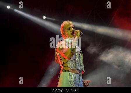 Civitavecchia, Italien. 20. August 2022. Achille Lauro im Konzert von Achille Lauro Superstar - Electric Orchestra Tour bei der Civitavecchia Summer Festival Show am 20. August 2022 in Civitavecchia, Italien. (Foto: Roberto Bettacchi/Pacific Press/Sipa USA) Quelle: SIPA USA/Alamy Live News Stockfoto