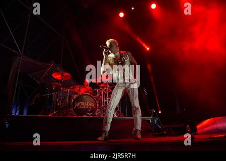Civitavecchia, Italien. 20. August 2022. Achille Lauro im Konzert von Achille Lauro Superstar - Electric Orchestra Tour bei der Civitavecchia Summer Festival Show am 20. August 2022 in Civitavecchia, Italien. (Foto: Roberto Bettacchi/Pacific Press/Sipa USA) Quelle: SIPA USA/Alamy Live News Stockfoto