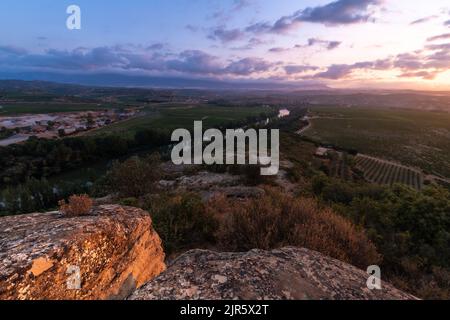 Ebro Fluss bei Sonnenaufgang gesehen von El Cortijo von Logroño, La Rioja, Spanien Stockfoto