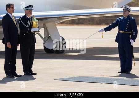 Brasilia, Brasilien. 22. August 2022. Das Herz des ehemaligen Königs Peter I. von Portugal wird bei der Ankunft auf dem Luftwaffenstützpunkt der Hauptstadt empfangen. Die in Formaldehyd konservierte Orgel wurde zur Unabhängigkeitsfeier nach Brasilien gebracht. Quelle: Myke Sena/dpa/Alamy Live News Stockfoto