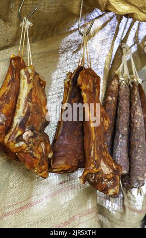 Schweinefleisch trockenes Fleisch Detail, ungesunde und fetthaltige Lebensmittel Stockfoto