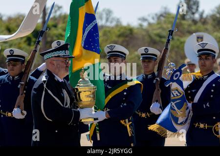 Brasilia, Brasilien. 22. August 2022. Das Herz des ehemaligen Königs Peter I. von Portugal wird auf dem Luftwaffenstützpunkt der Hauptstadt empfangen. Die in Formaldehyd konservierte Orgel wurde zur Unabhängigkeitsfeier nach Brasilien gebracht. Quelle: Myke Sena/dpa/Alamy Live News Stockfoto