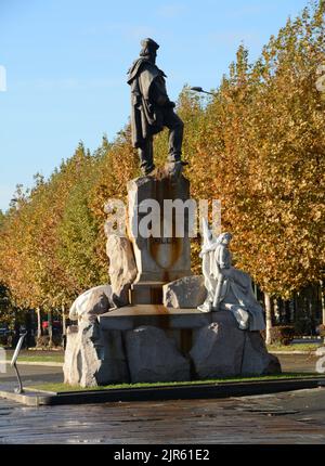 Die Statue, die Garibaldi und dem Risorgimento auf dem Lungo Po gewidmet ist, mit Blick auf die Murazzi im Corso Cairoli Stockfoto